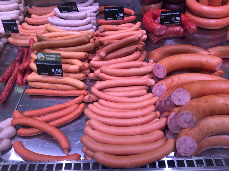 charcuterie-LA COLLE SUR LOUP-min_sausages_meat_butchery-1069321